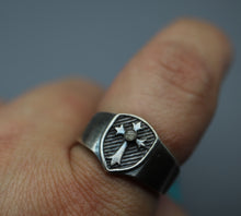 Cross cremation ring