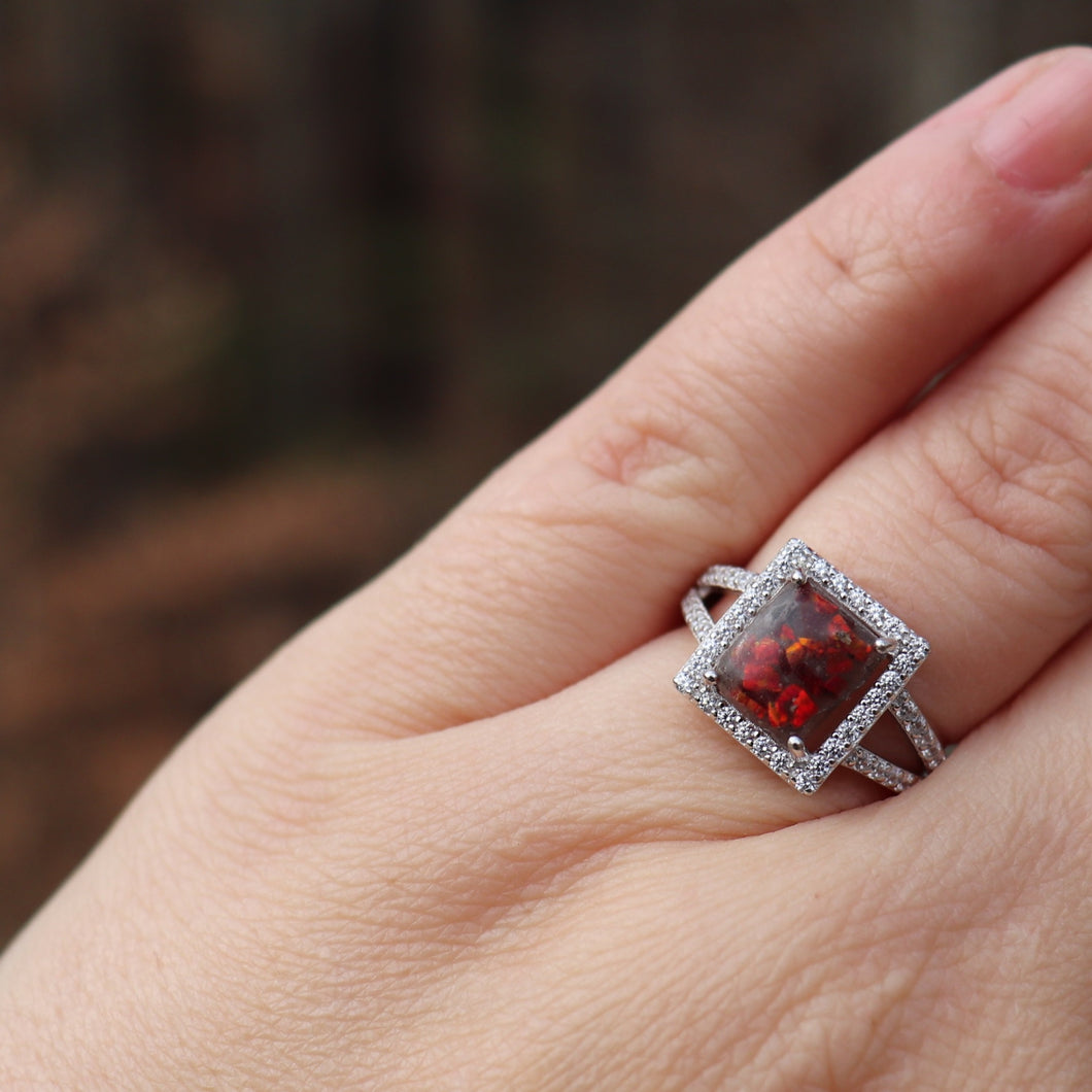 Elegant Emerald Cut Ring with Cremation Ashes